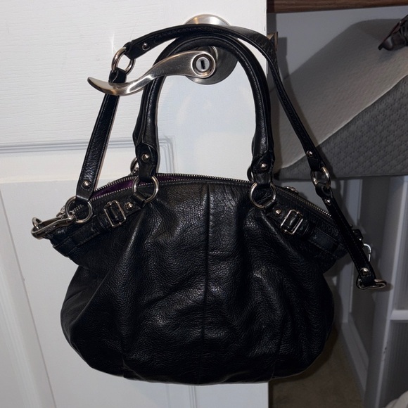 Coach Elegant Black Leather Shoulder Bag - Picture 4 of 8